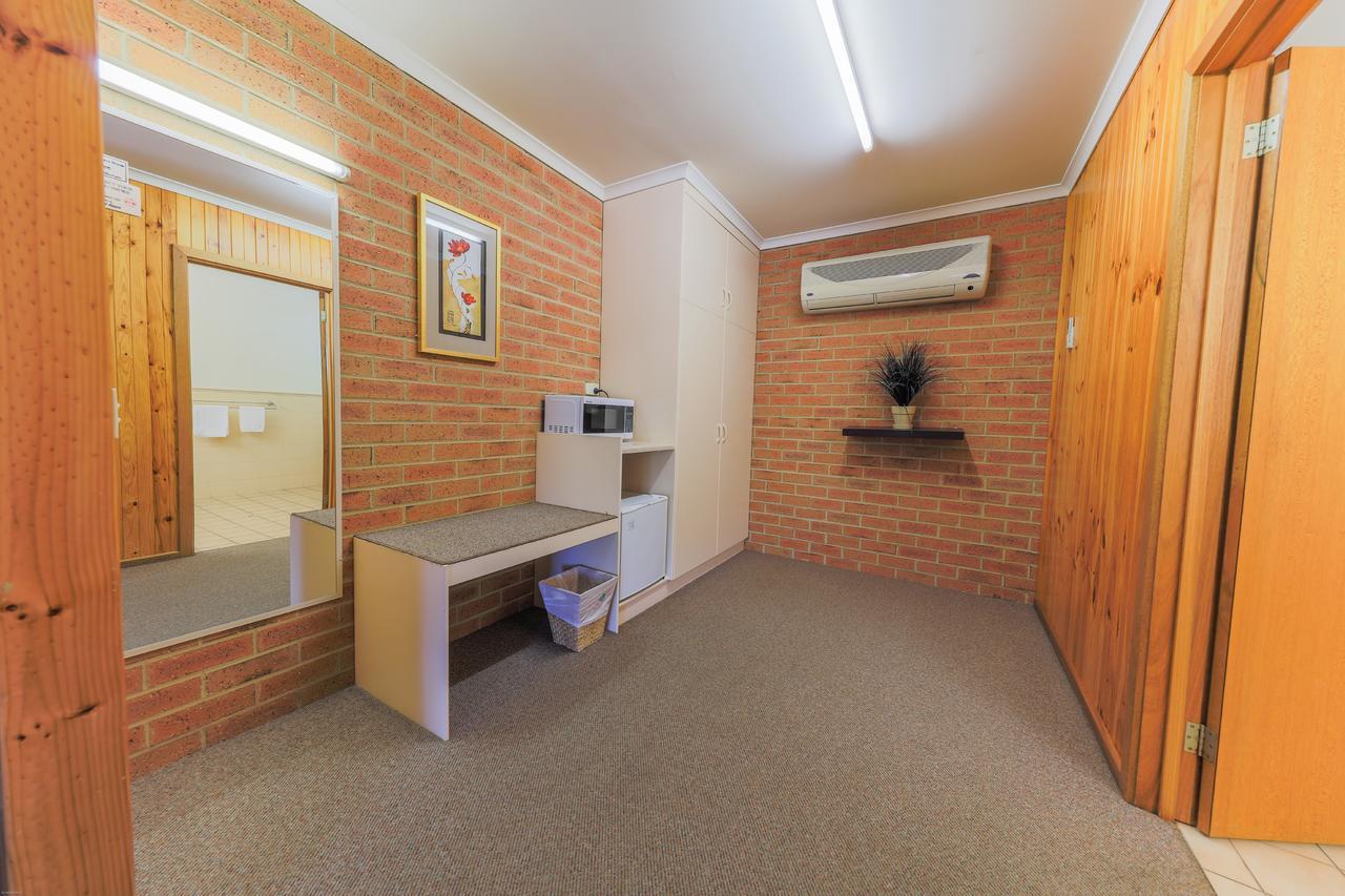 Country Roads Motor Inn Naracoorte Exterior photo